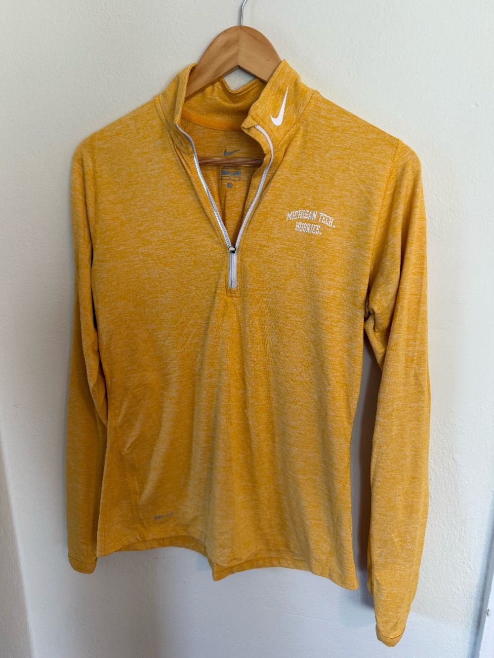 Michigan Tech Huskies Nike Dri-Fit 1/2 Zip shirt